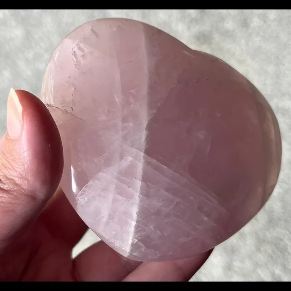 {Giveaway Bonus} ✨ HP ✨ (Lavender-ish) Rose Quartz ✨ Carved Heart ✨ - Picture 9 of 11